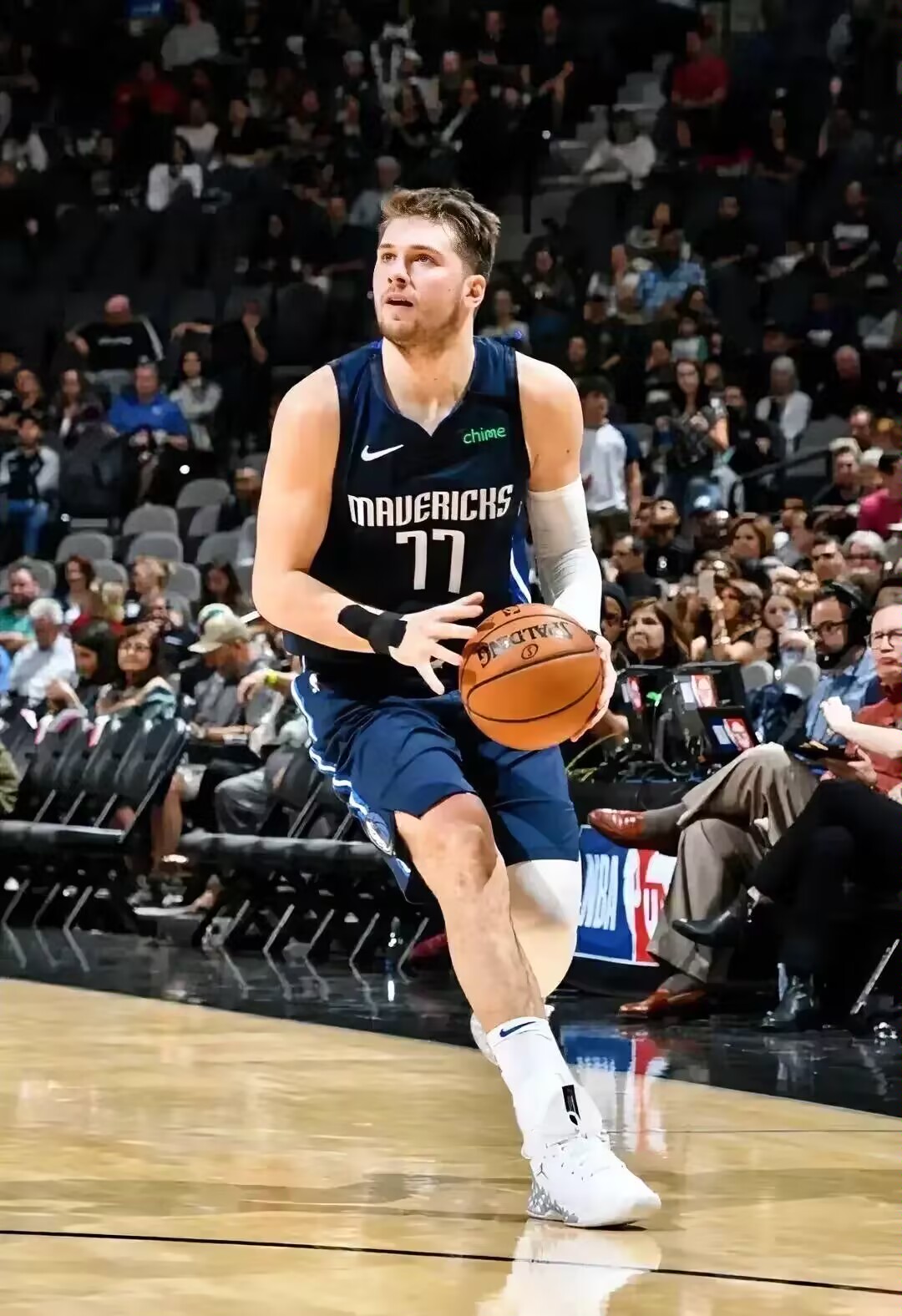 东契奇连续三场比赛得分超过领先优势明显,美国队不断突破!再创辉煌时刻(考秀才的三场考试) 东契奇连续三场比赛得分超过领先优势明显,美国队不断突破!再创辉煌时刻(考秀才的三场考试)