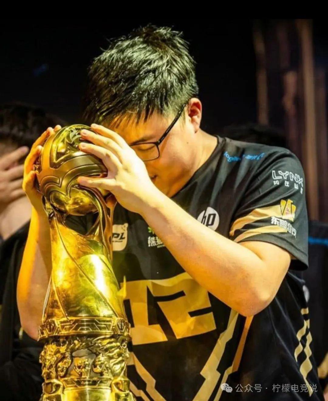 Kaiyun-包含加拿大队引发争议！，Uzi官方宣布重返赛场新规赛场气氛高涨的词条